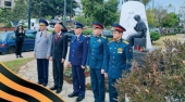 В День Победы в Афинах возложили венки и цветы к памятнику советским воинам