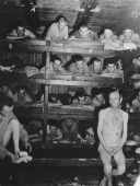 Освобожденные узники концлагеря Бухенвальд. Германия, 23 апреля 1945 г.