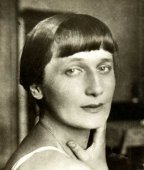 Поэтическое воскресенье: Анна Ахматова - читает греческая актриса Надя Спилиотопулу
