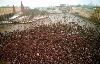 Митинг 4 февраля 1990 года за отмену шестой статьи Конституции СССР о руководящей роли КПСС