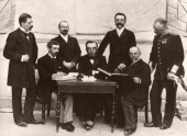 Первый Международный олимпийский комитет на Олимпийских играх в Афинах в 1896 году. Источник: https://www.sansimera.gr/worldays/43 Первый Международный олимпийский комитет на Олимпийских играх в Афинах в 1896 году. Источник: https://www.sansimera.gr/worldays/43