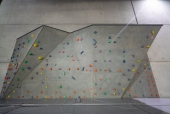Введение в скалолазание на боулдеринге «Boulder» в культурном центре фонда Ставроса Ниархоса