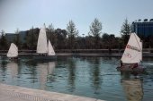 Ιστιοπλοΐα στο Κανάλι Κέντρου Πολιτισμού Σταύρος Νιάρχος στην Αθήνα