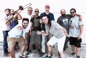 Σειρά υπαίθριων συναυλιών Parklife στο Πάρκο Σταύρος Νιάρχος στην Αθήνα: Locomondo